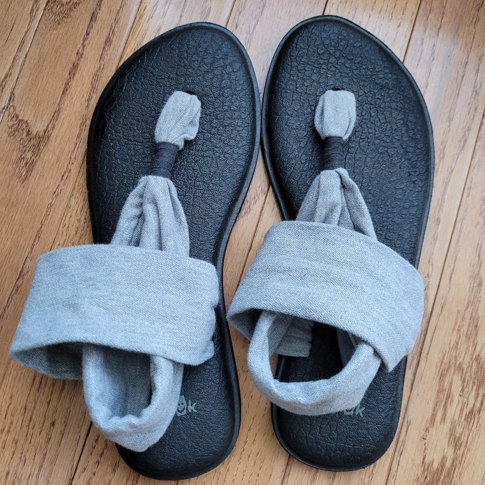 Sanuk Black and Gray Women's Sandals